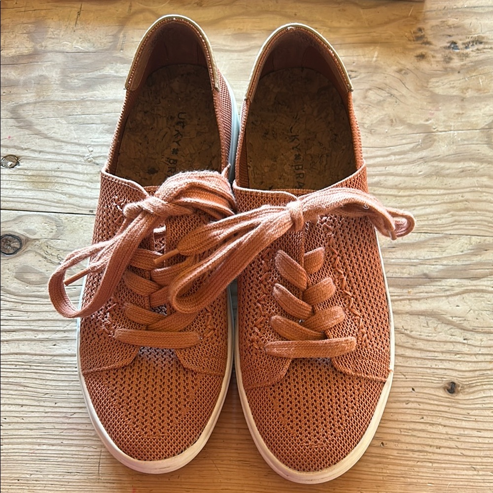 Women's Casual Lace-Up Sneakers